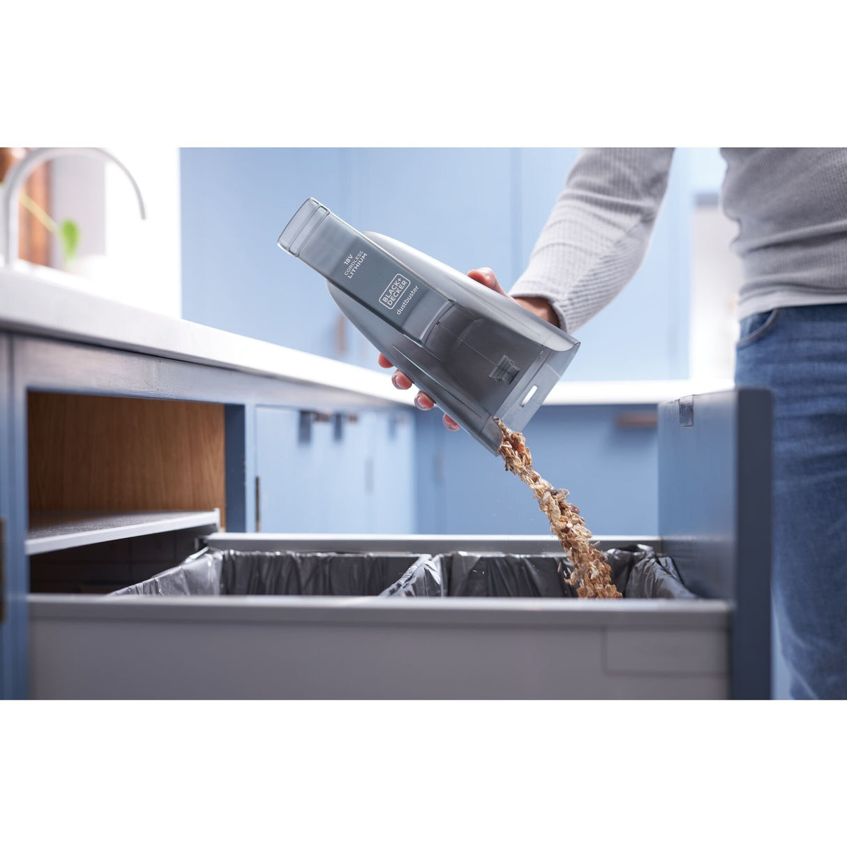 EAN 5035048735190 - Black & Decker BCHV001B-XJ aspiradora de mano imagen 12