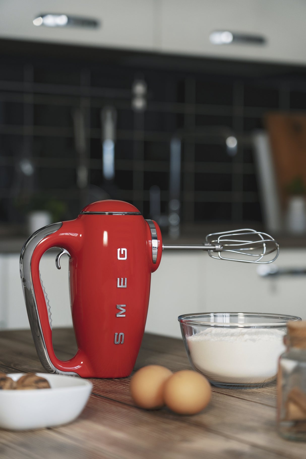 EAN 8017709301828 - Smeg HMF01RDEU batidora Batidora de mano 250 W Rojo imagen 15