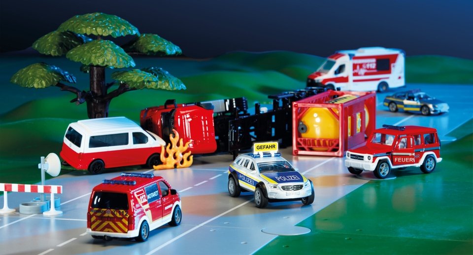 EAN 4006874023028 - Siku Mercedes-Benz E-Class All Terrain 4X4 Police Modelo a escala de furgón policial Previamente montado imagen 4