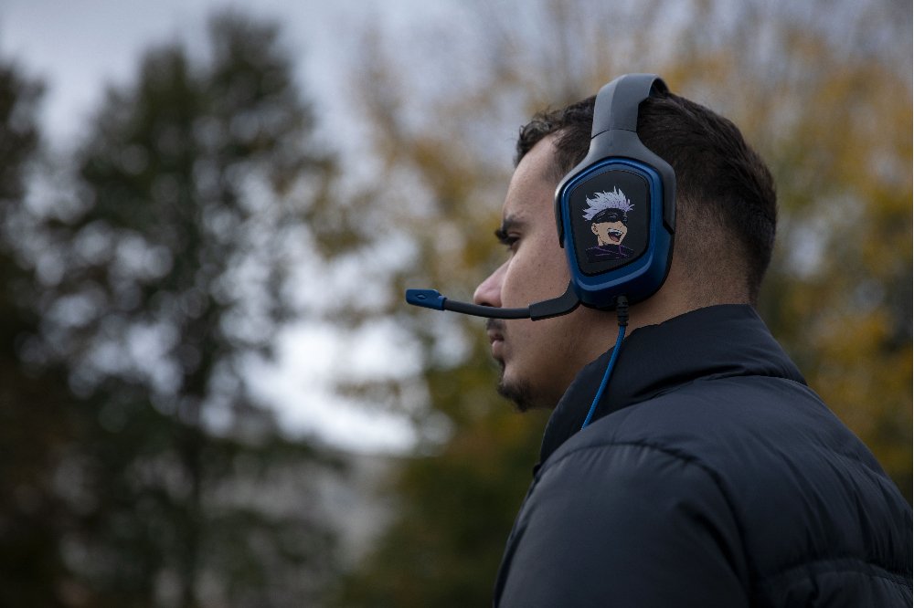 Headset Konix Jujutsu Kaisen 40mm Neodimio Micro Flexible Multiplataforma Kx-Juju-Gh-Univ