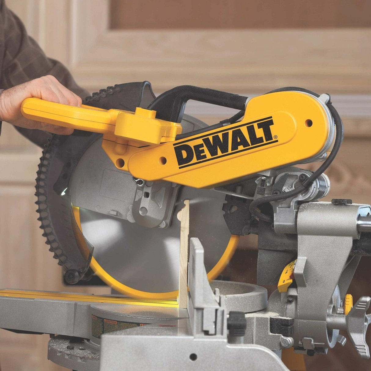 Dewalt Ingleteadora Telescopica Dws780-Qs (1675w; 305 Mm)