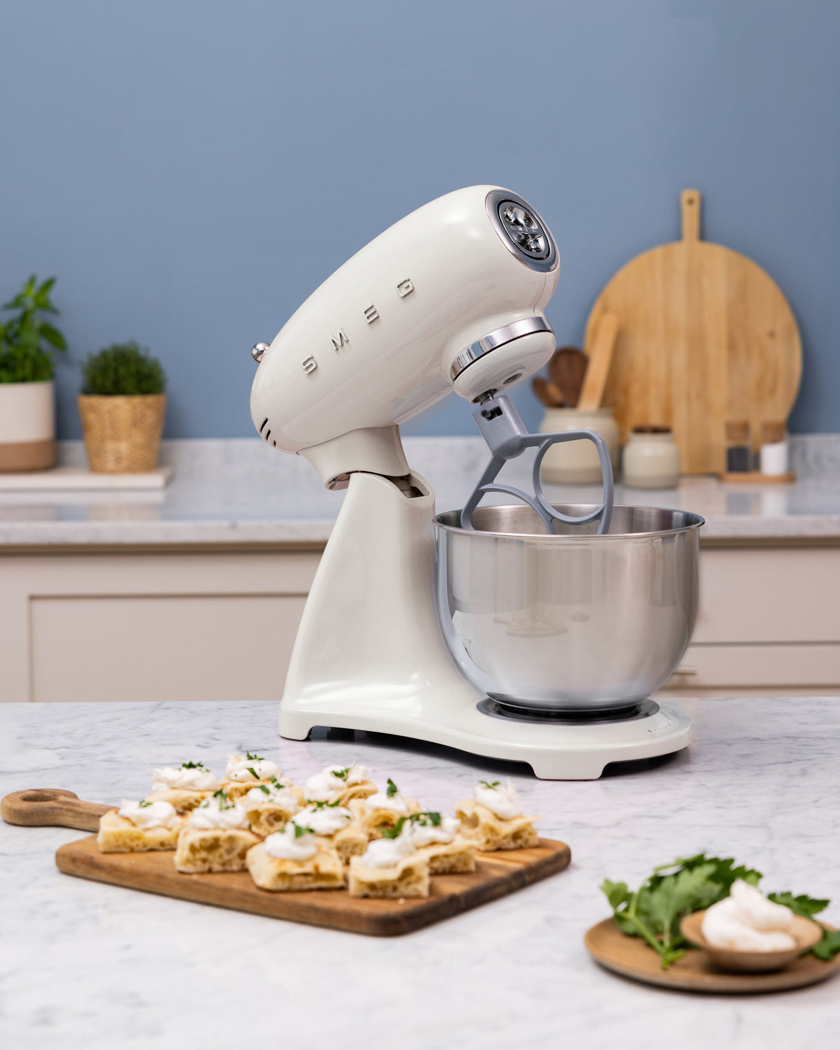 EAN 8017709353759 - Smeg SMF05CREU batidora Batidora de varillas 1000 W Crema de color imagen 18