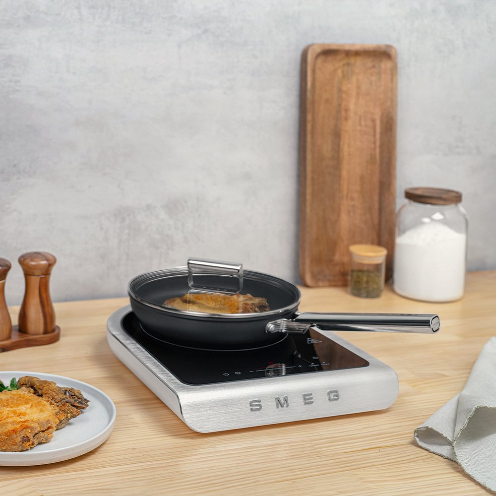 Smeg Portable Induction Cooker White Matt Pic01whmeu