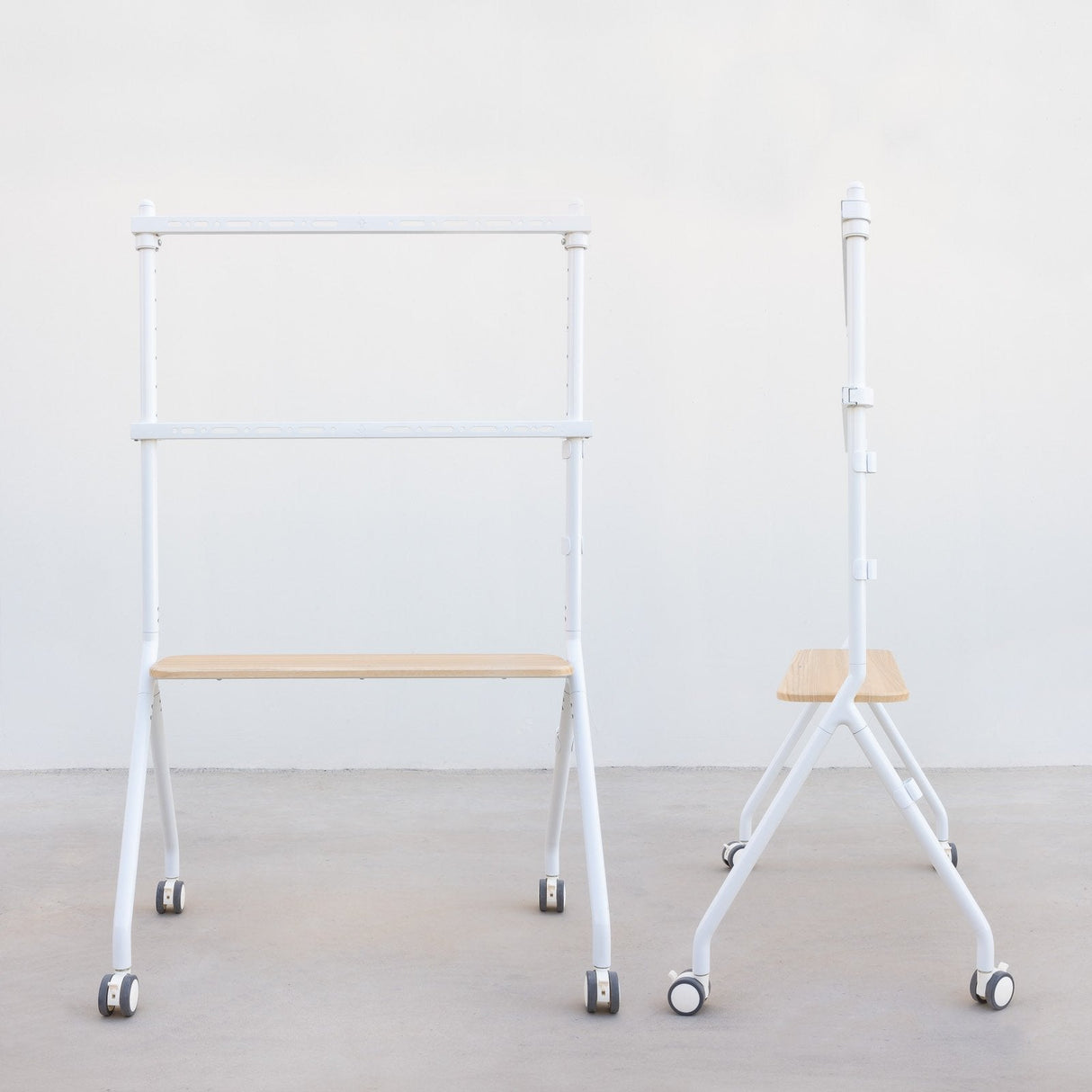 Soporte Suelo Ruedas "Ilove" Pantalla 49-80'' Blanco Tooq