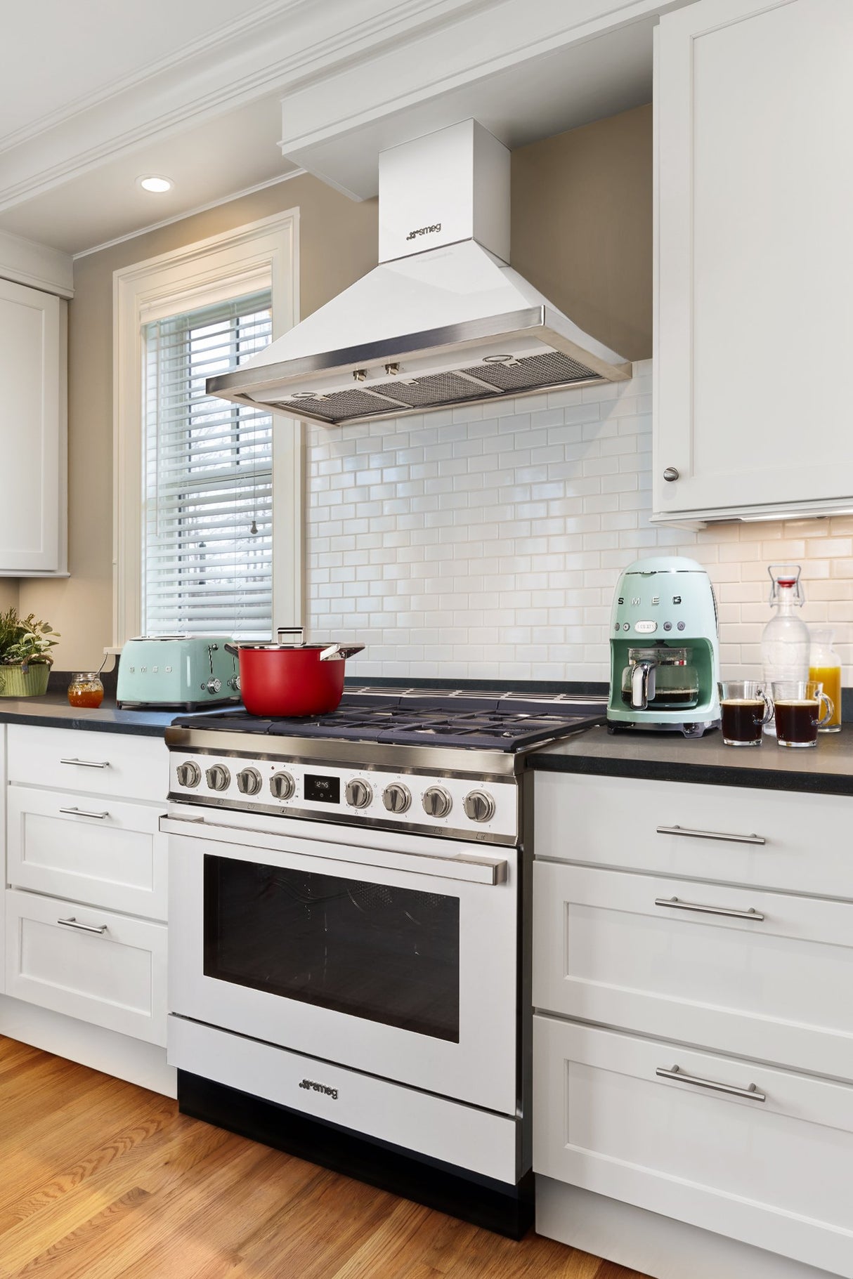 EAN 8017709280536 - Smeg DCF02PGEU cafetera eléctrica Totalmente automática Cafetera de filtro 1,4 L imagen 7