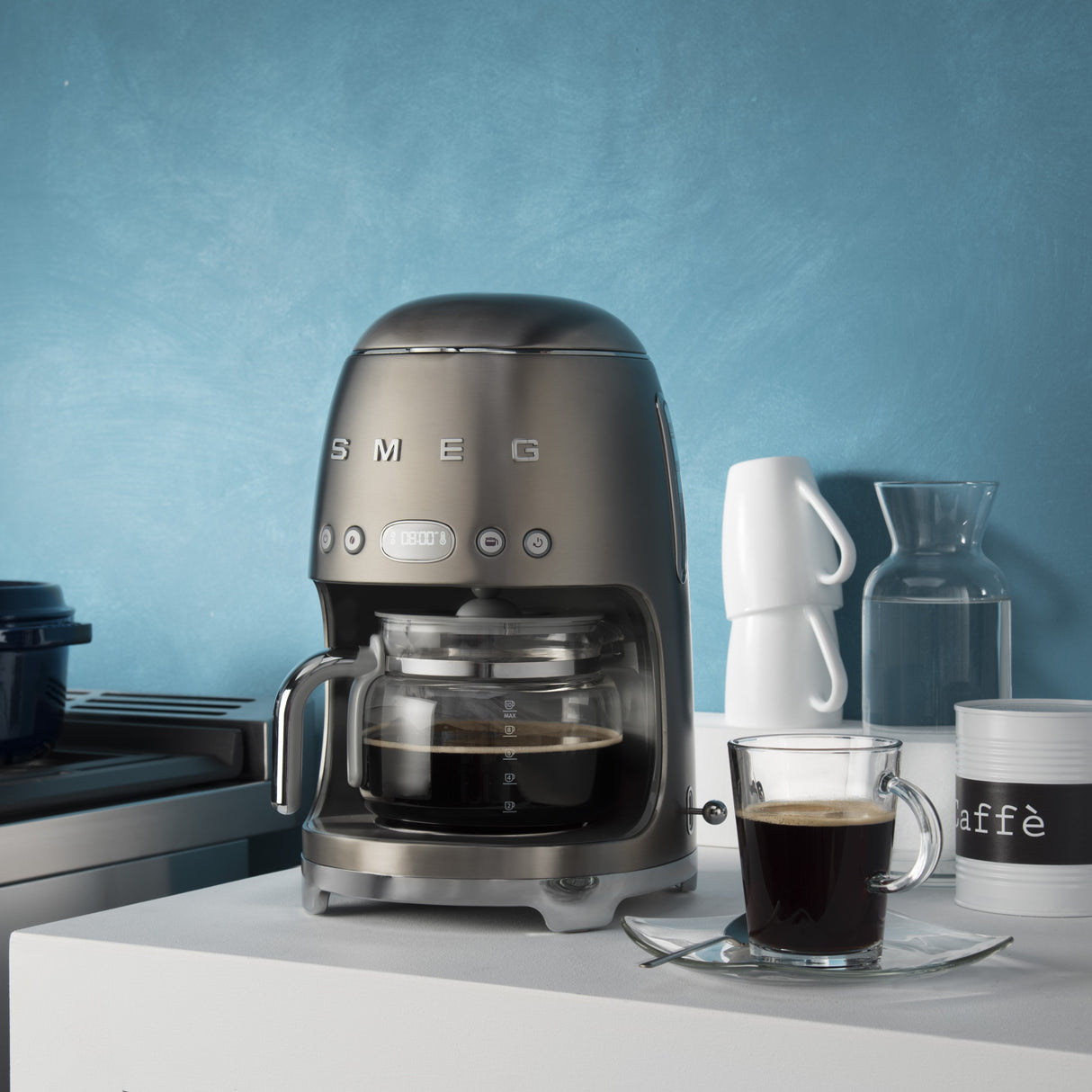 EAN 8017709280543 - Smeg DCF02SSEU cafetera eléctrica Totalmente automática Cafetera de filtro 1,4 L imagen 5