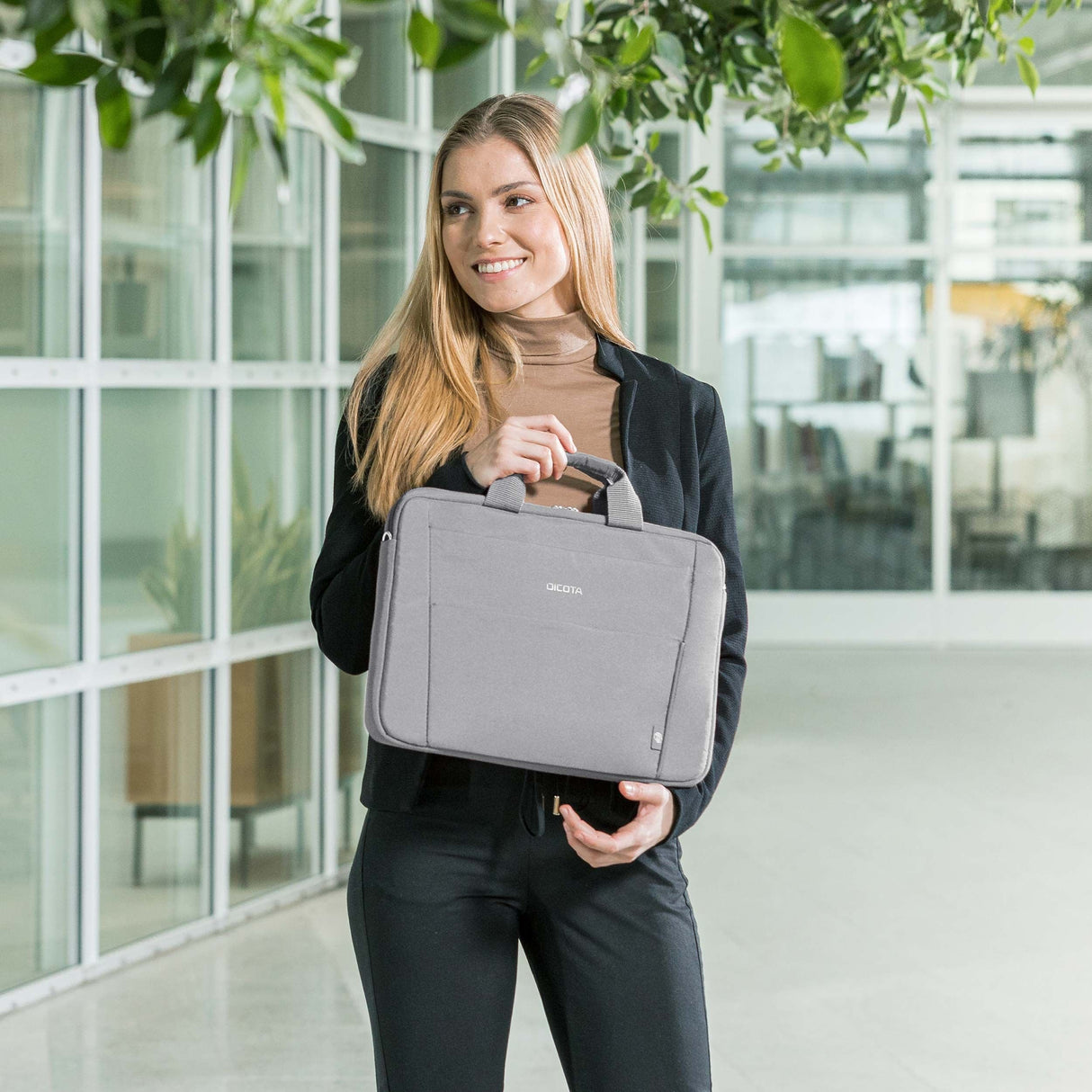 EAN 7640186418782 - DICOTA Eco Slim Case BASE 31,8 cm (12.5") Maletín Gris imagen 5