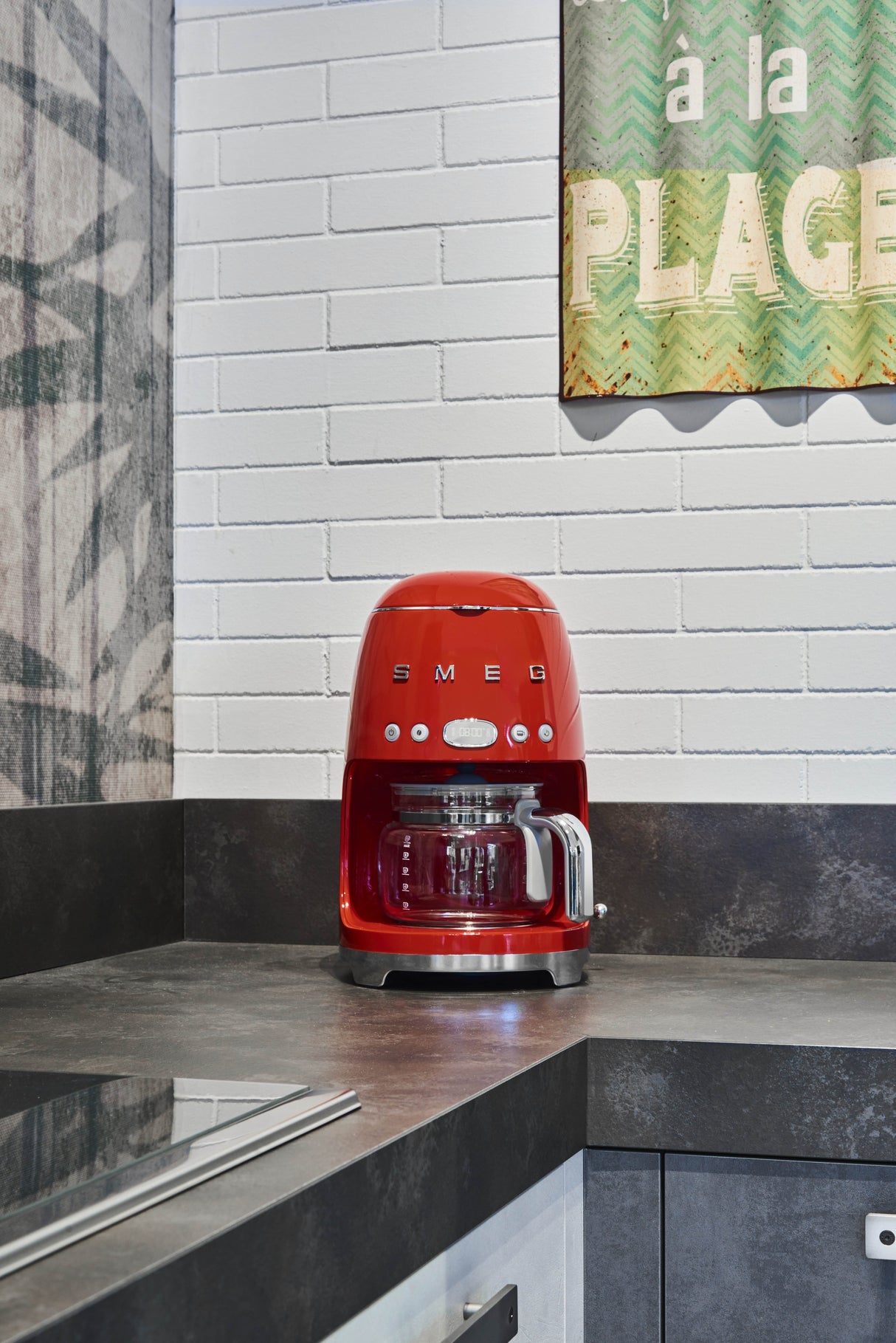 EAN 8017709280505 - Smeg DCF02RDEU cafetera eléctrica Totalmente automática Cafetera de filtro 1,4 L imagen 6
