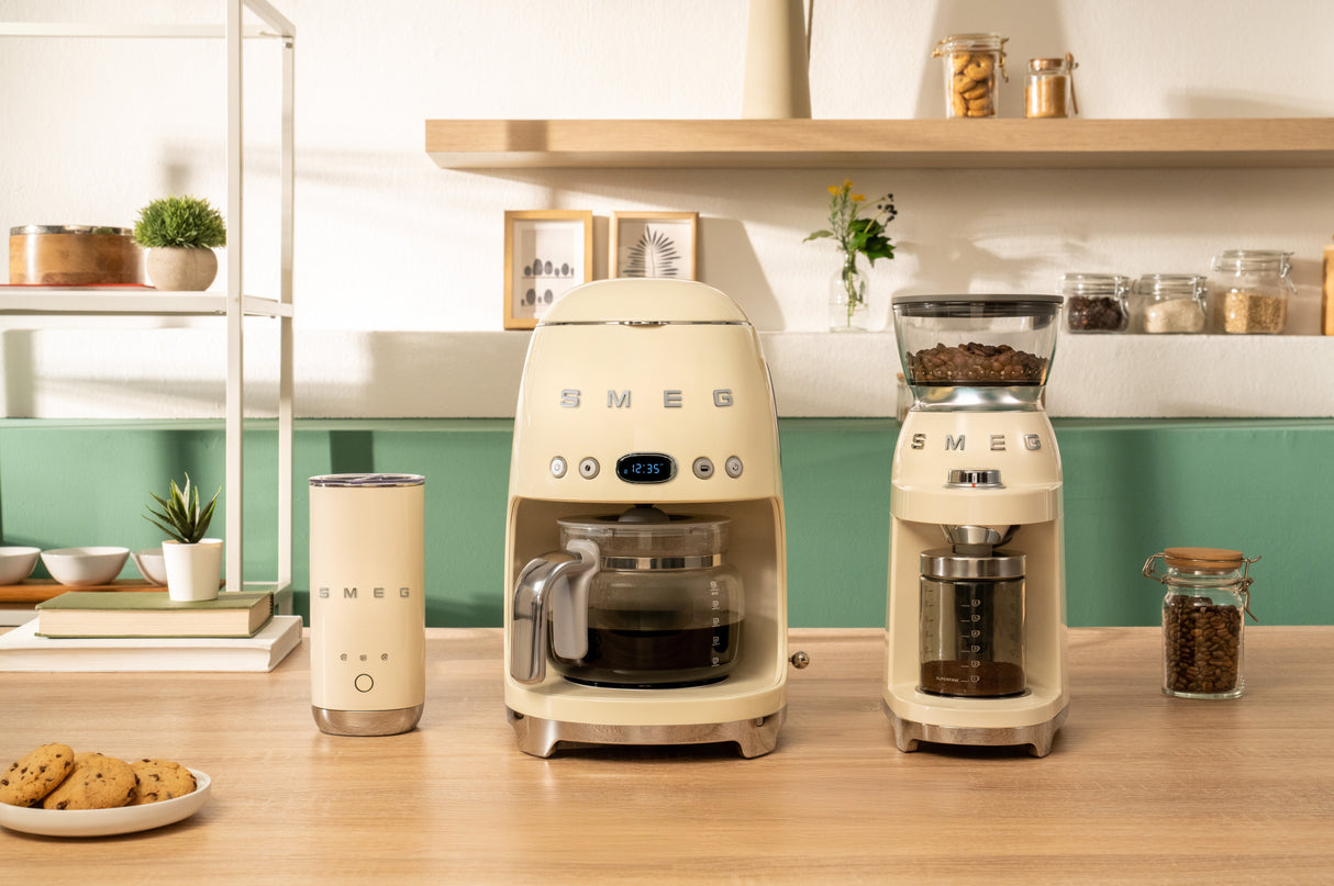 EAN 8017709280499 - Smeg DCF02CREU cafetera eléctrica Manual Cafetera de filtro 1,4 L imagen 23
