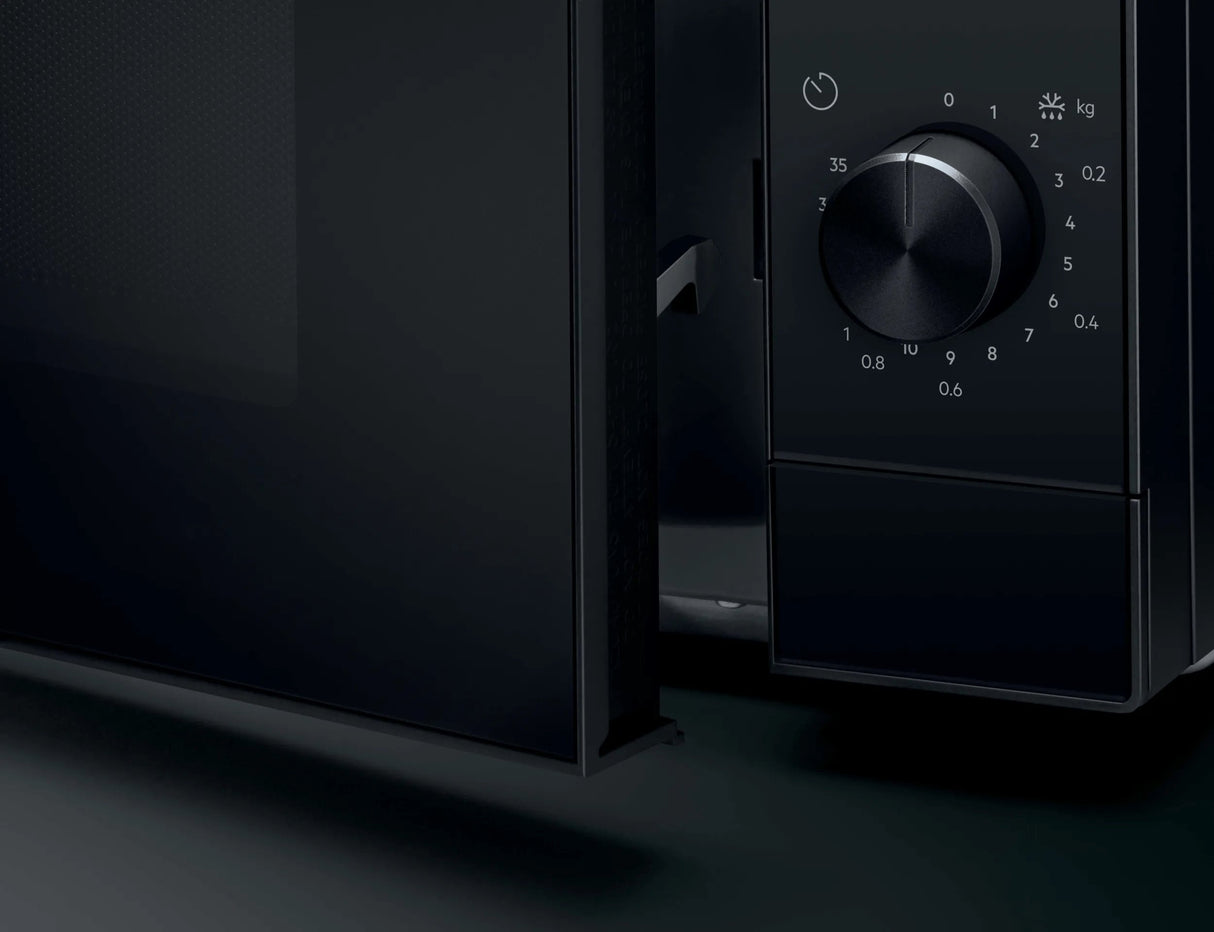 EAN 7332543820368 - Electrolux EMZ421MMK Negro Microondas combinado Encimera 21 L 800 W imagen 3