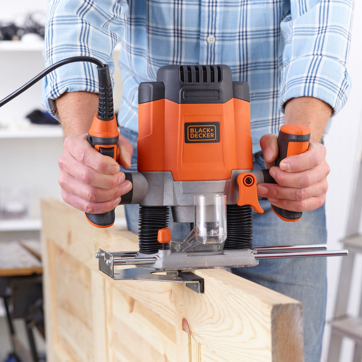 EAN 5035048658291 - Black & Decker KW1200EKA-QS fresadora y desbastadora Negro, Gris, Naranja imagen 7