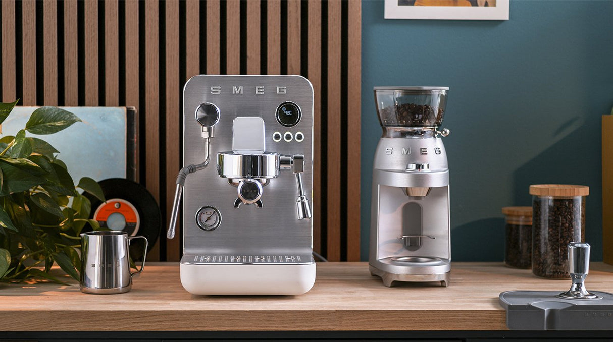 Smeg Espresso Coffee Machine Collection White Emc02whmeu