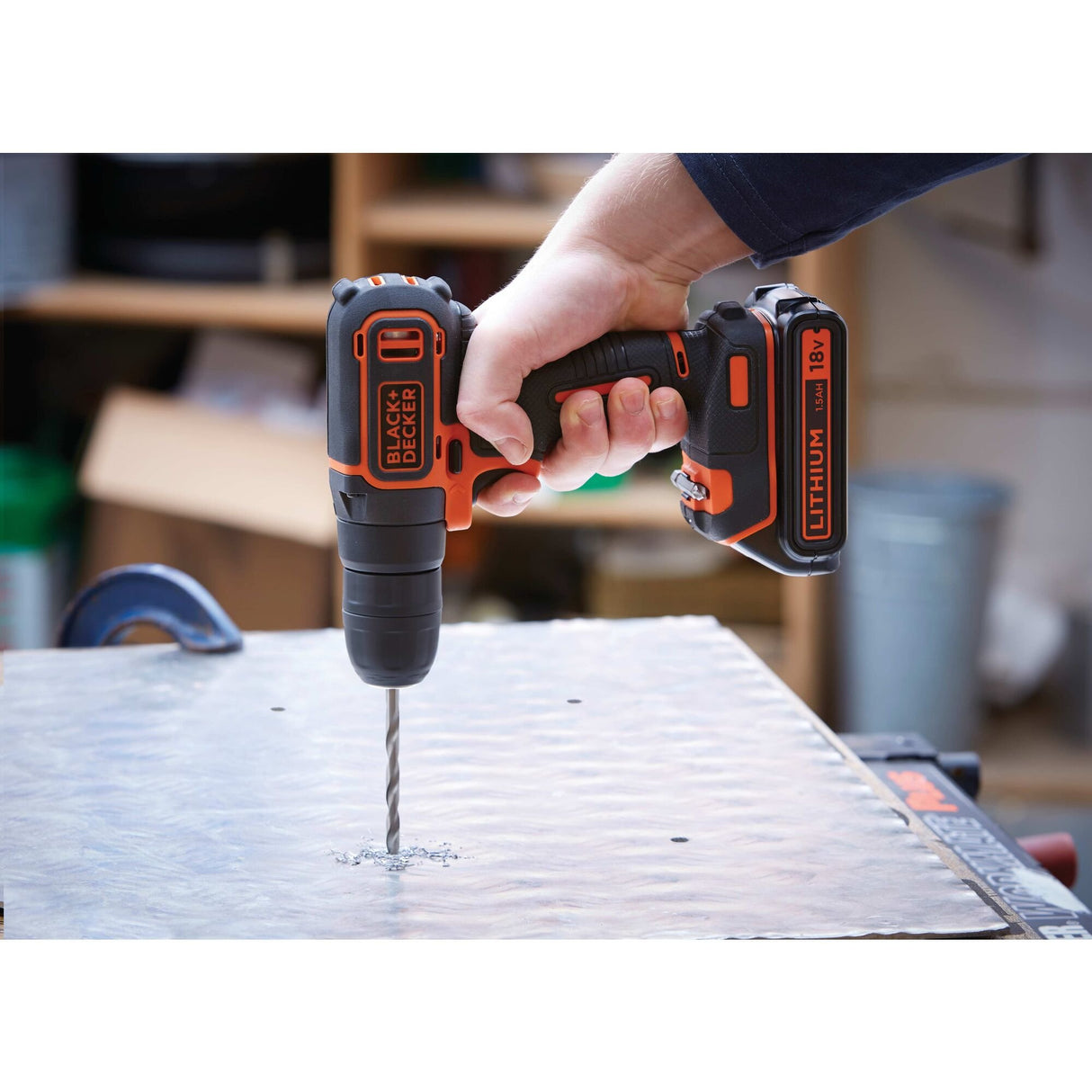 EAN 5035048641149 - Black & Decker BDCHD18KB-QW taladro Sin llave Negro, Naranja imagen 4
