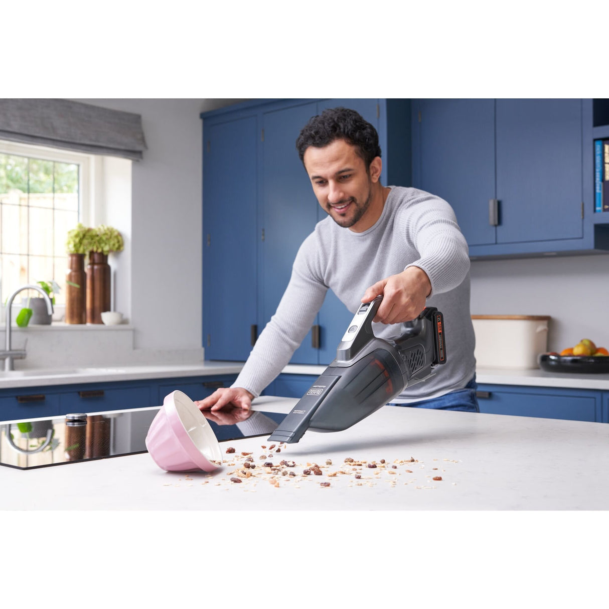EAN 5035048735190 - Black & Decker BCHV001B-XJ aspiradora de mano imagen 5