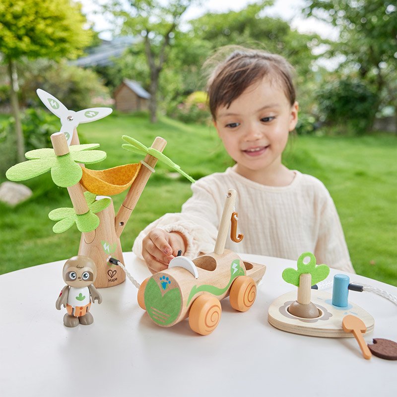 Hape Plantar Árboles Con Coche Eléctrico, E3417