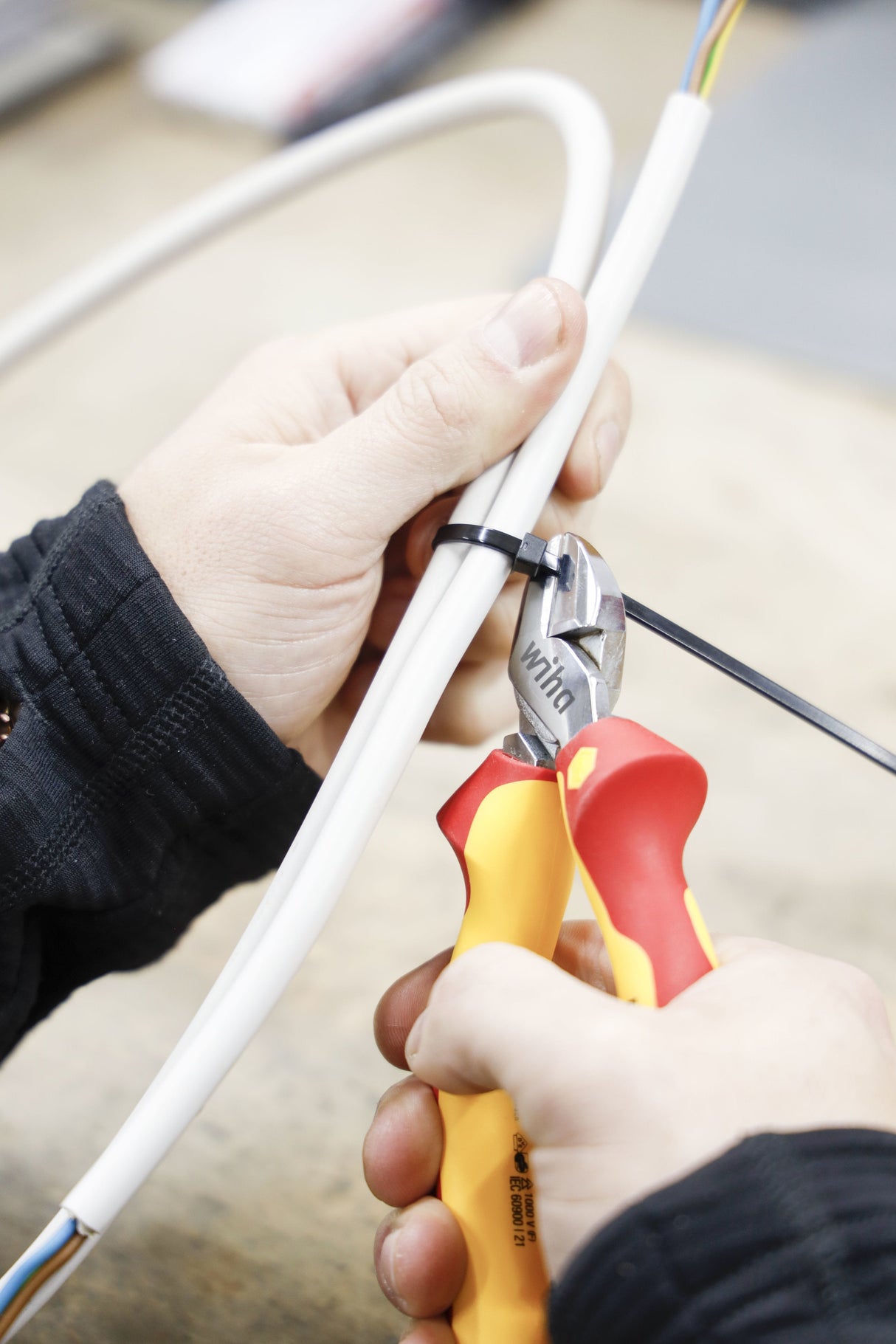 Wiha Side Cutter Professional Electric