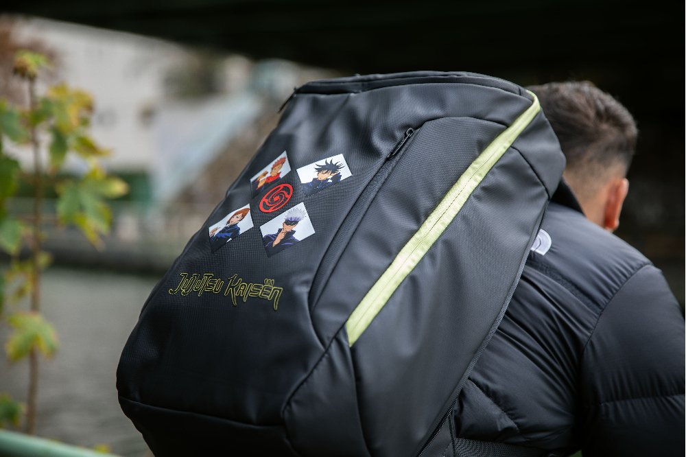 Mochila Gaming Konix Jujutsu Kaisen 17 Backpack 11 Bolsillos Interiores 4 Exteriores Kx-Juju-Bpk-17