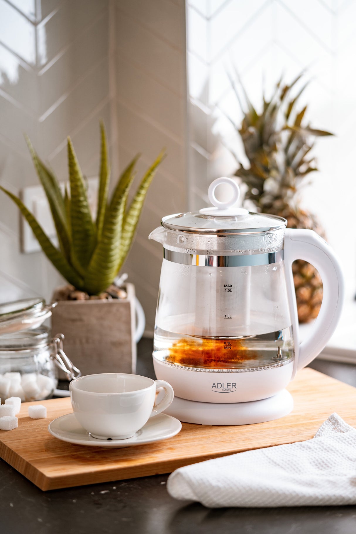 Adler Kettle Ad 1299 Elã©Ctrico, 2200 W, 1,5 L, Vidrio/Acero Inoxidable, Base Giratoria De 360â°, Blanco