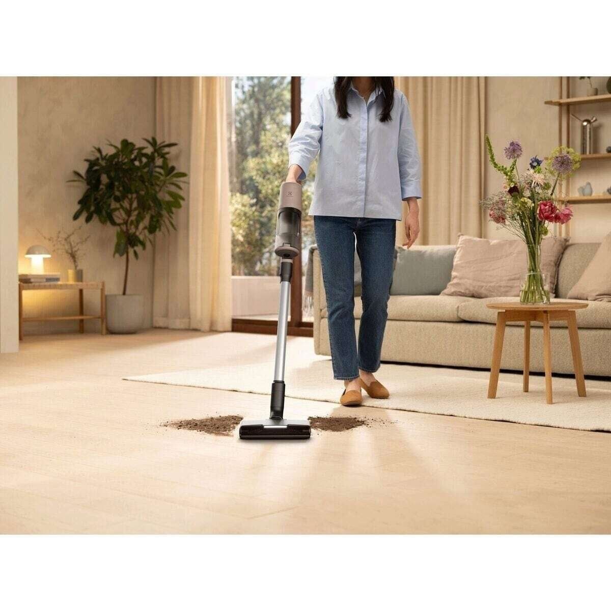 Aspirador Escoba Clean 600 Ep61cb21wg