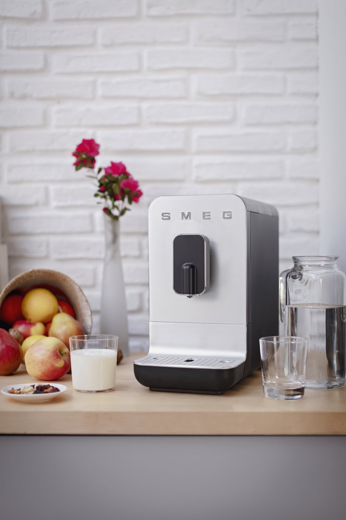 EAN 8017709334734 - Smeg BCC11BLMEU cafetera eléctrica Totalmente automática Máquina espresso 1,4 L imagen 28
