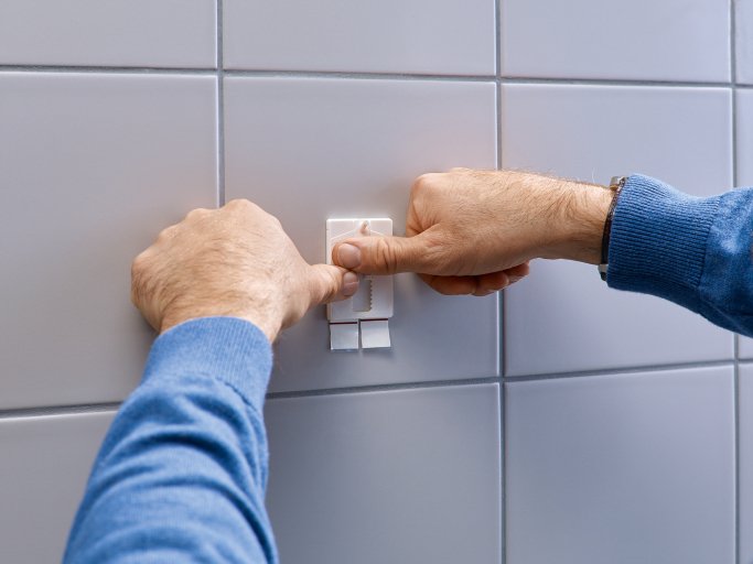 Tesa Clavo Adhesivo Ajumable Azulejos Y Metal Hama 4kg 2uds.