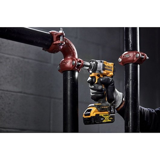 EAN 5035048743836 - DeWALT DCF922P2T-QW atornilladora de impacto con batería 1/2" 2500 RPM 610 Nm Negro, Amarillo 415 W 18 V imagen 3