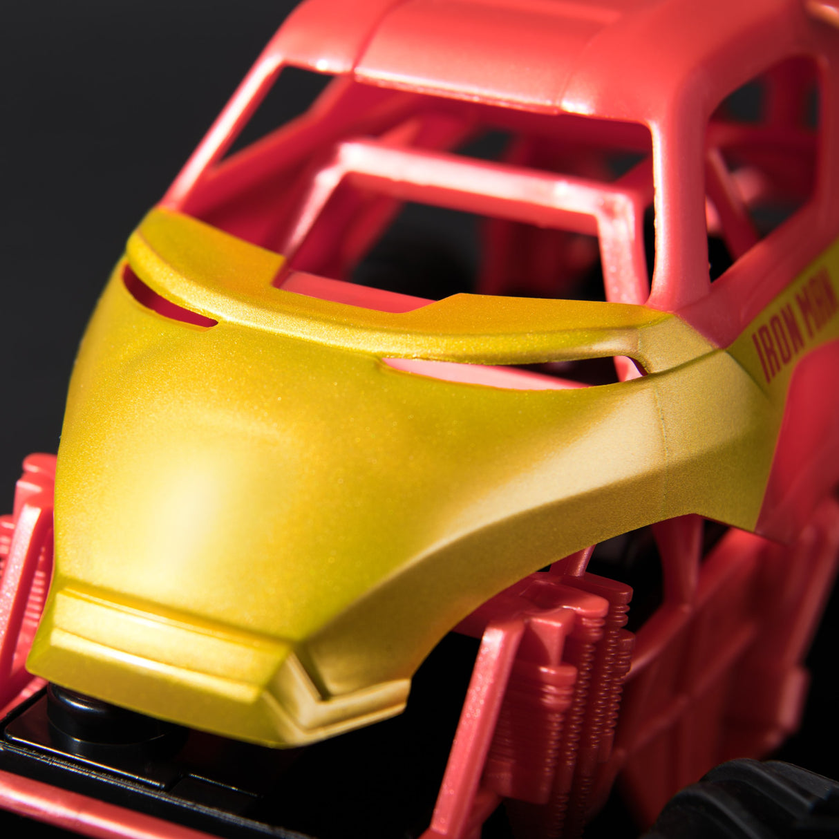 EAN 0681147014824 - Monster Jam Marvel Iron Man RC Monster Truck imagen 4