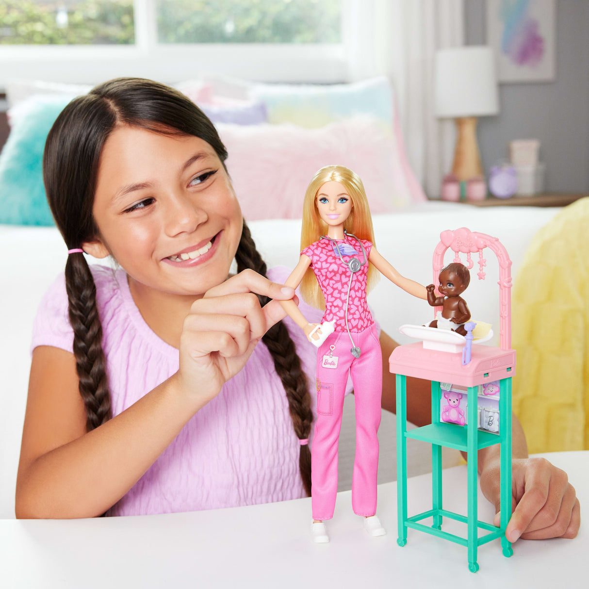 EAN 0194735275274 - Barbie JCR72 muñeca imagen 2