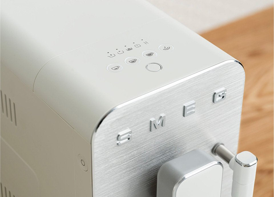 EAN 8017709334932 - Smeg BCC12WHMEU cafetera eléctrica Máquina espresso 1,4 L imagen 38