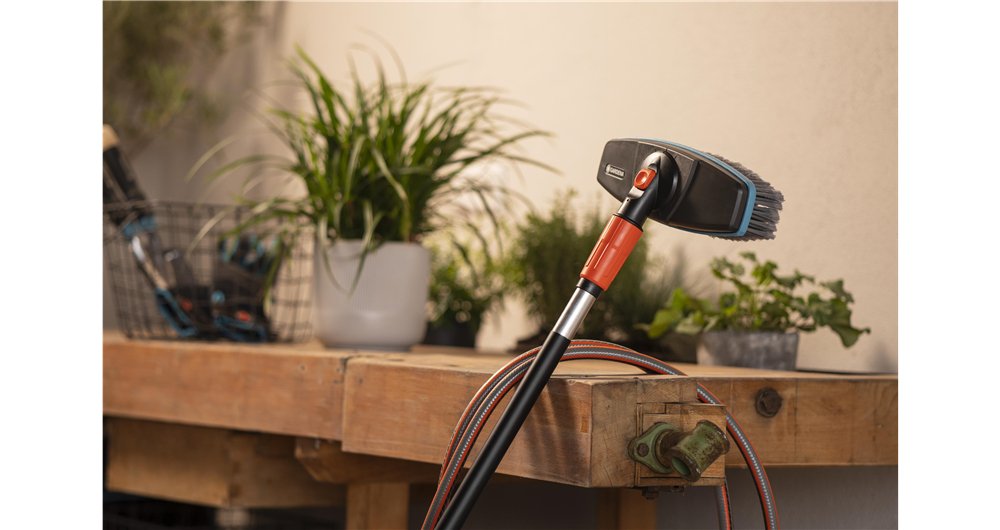 Gardena Cepillo Con Mango Cleansystem Suave, Cepillo Para Lavar Gris/Turquesa, Banda De Plástico Suave En Todo El Perímetro 18810-20