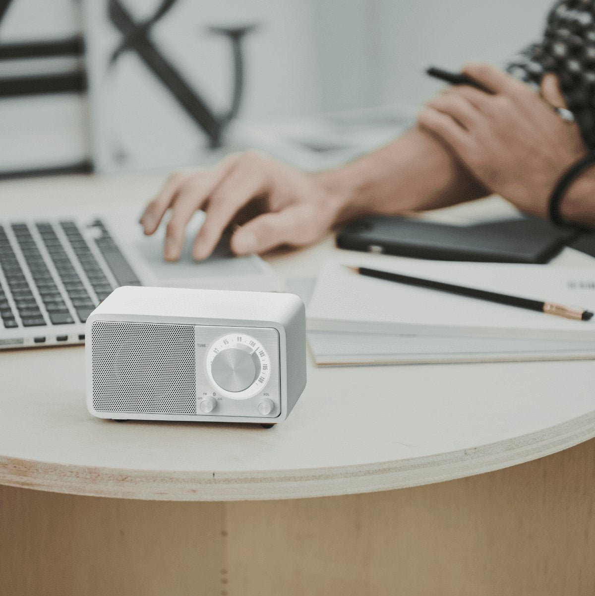 Sangean Wr-7 Blanco Mate Radio Analógica Sobremesa Fm Bluetooth Batería Li-Ion Recargable