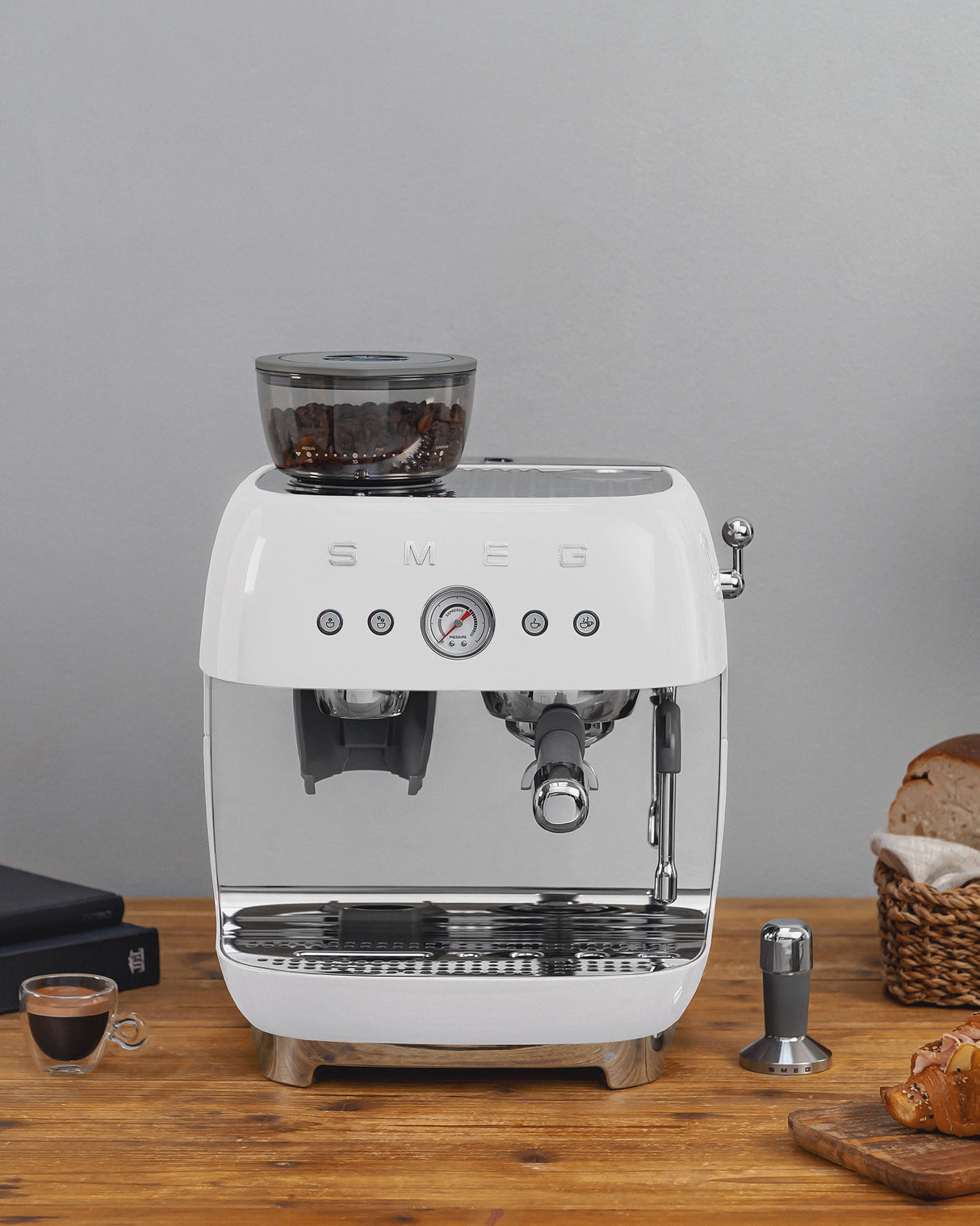 EAN 8017709329853 - Smeg EGF03WHEU cafetera eléctrica Manual Máquina espresso 2,4 L imagen 18