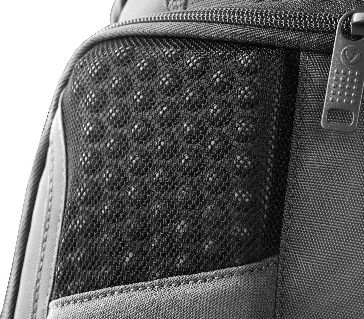 EAN 4719856250182 - Vanguard VEO ADAPTOR R44 BK estuche para cámara fotográfica Mochila Negro imagen 18