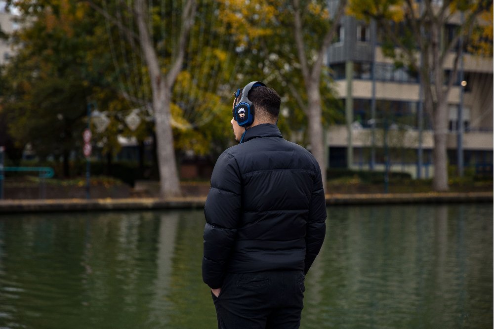 Headset Konix Jujutsu Kaisen 40mm Neodimio Micro Flexible Multiplataforma Kx-Juju-Gh-Univ