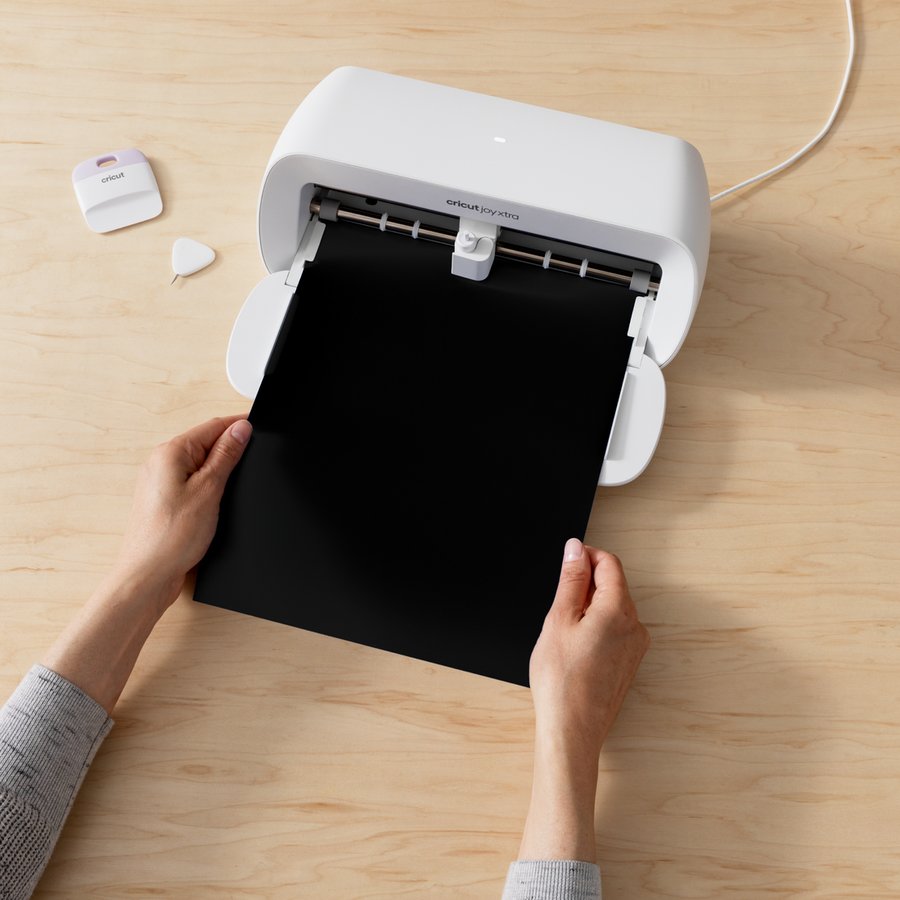 EAN 0093573858277 - Cricut Joy Xtra Smart Vinyl Desmontable Negro, Rojo, Blanco Mate imagen 3
