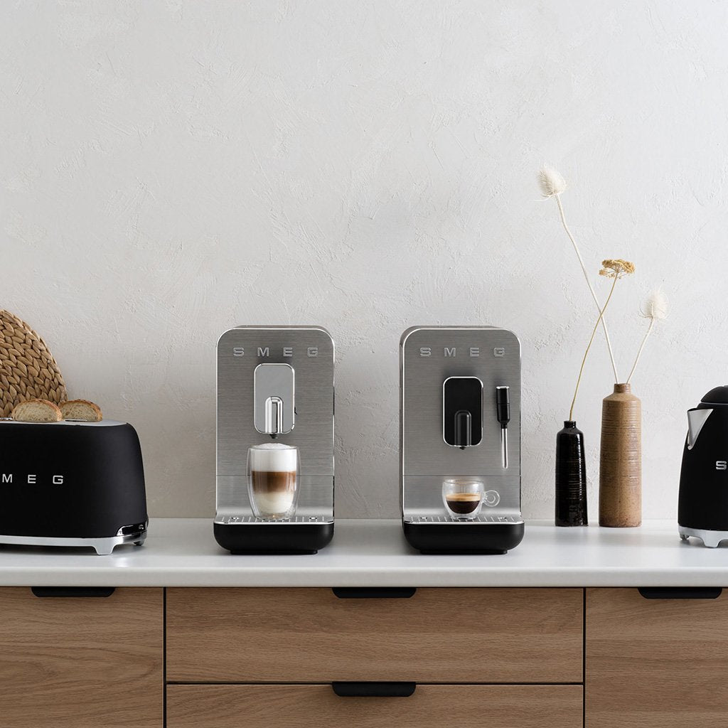 EAN 8017709334970 - Smeg BCC13BLMEU cafetera eléctrica Totalmente automática Máquina espresso 1,4 L imagen 29