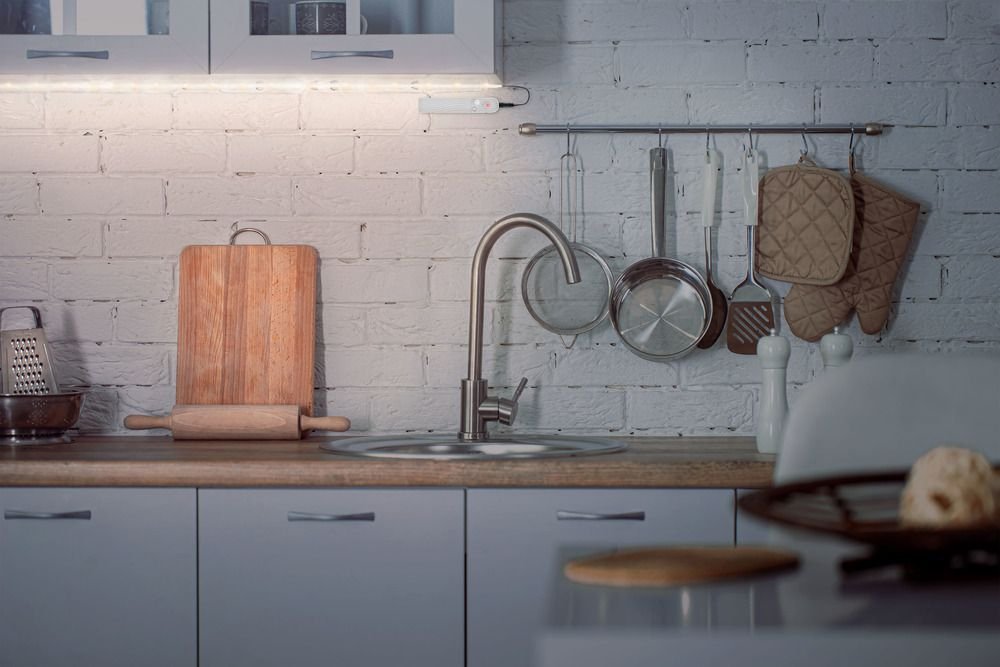 Ansmann 1600-0436 Tira De Led De 2 M Con Sensor Crepuscular Y De Movimiento Pir, Iluminación De Armario Led, Incluidas 4 Pilas Aaa