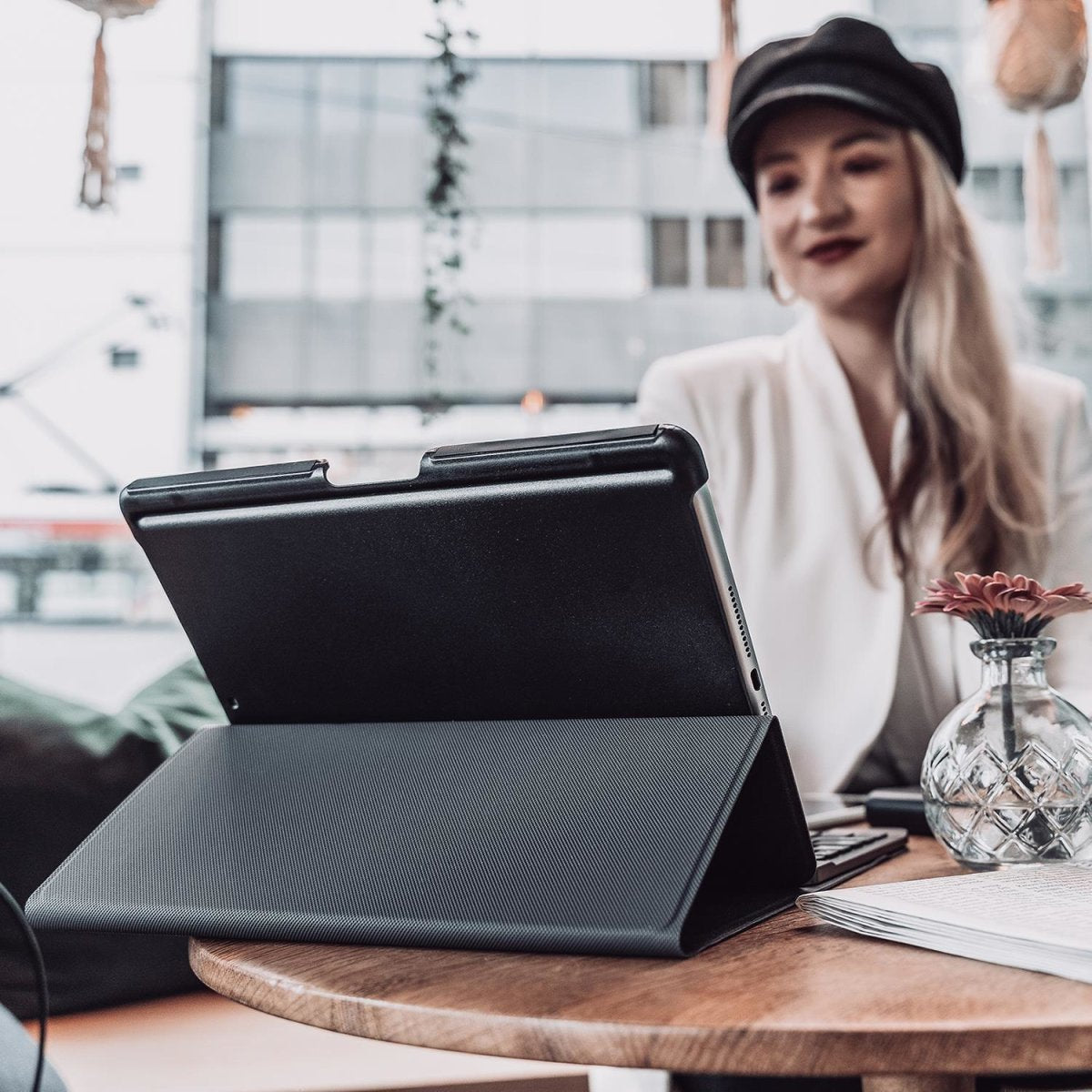 4smarts Flip Funda Dailybiz Para Apple Ipad 10.9 (2022 10th Gen.) Negro