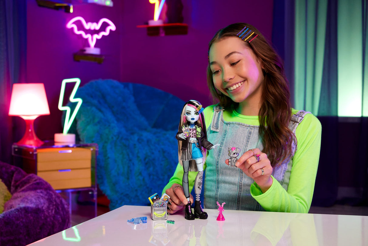 EAN 0194735230587 - Monster High HXH73 muñeca imagen 2