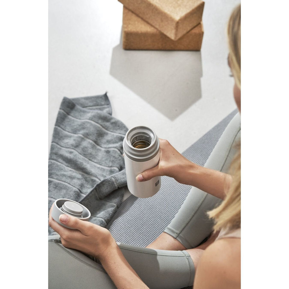 Recipiente Térmico Con Infusor De Té Y Zwilling Thermo 39500-511-0 Blanco 420ml