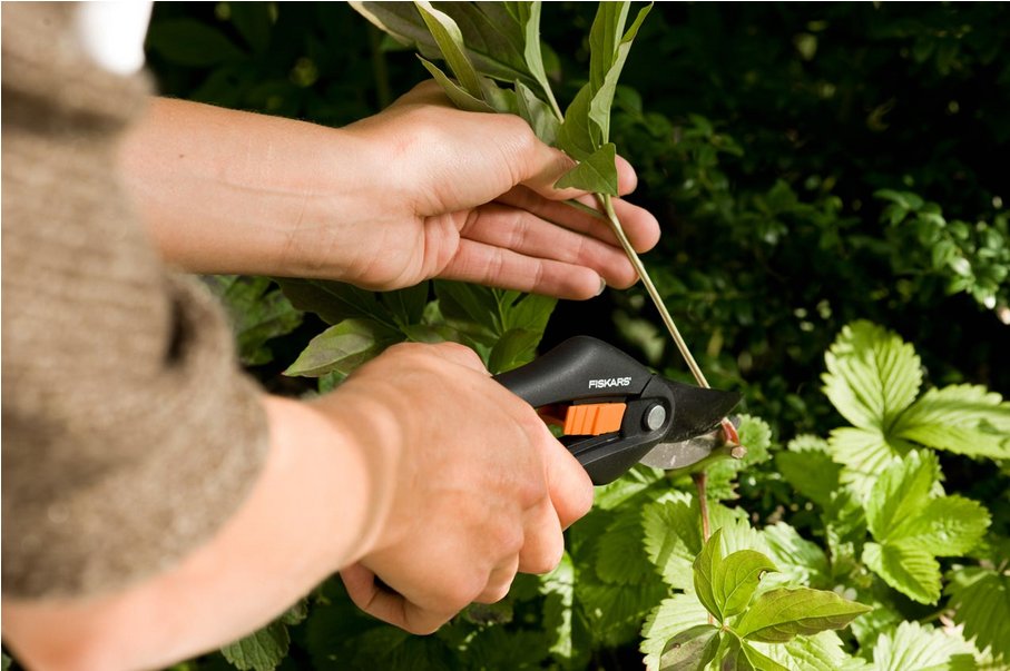 EAN 6411501112606 - Fiskars 111260 tijeras de podar Evitar Negro imagen 2
