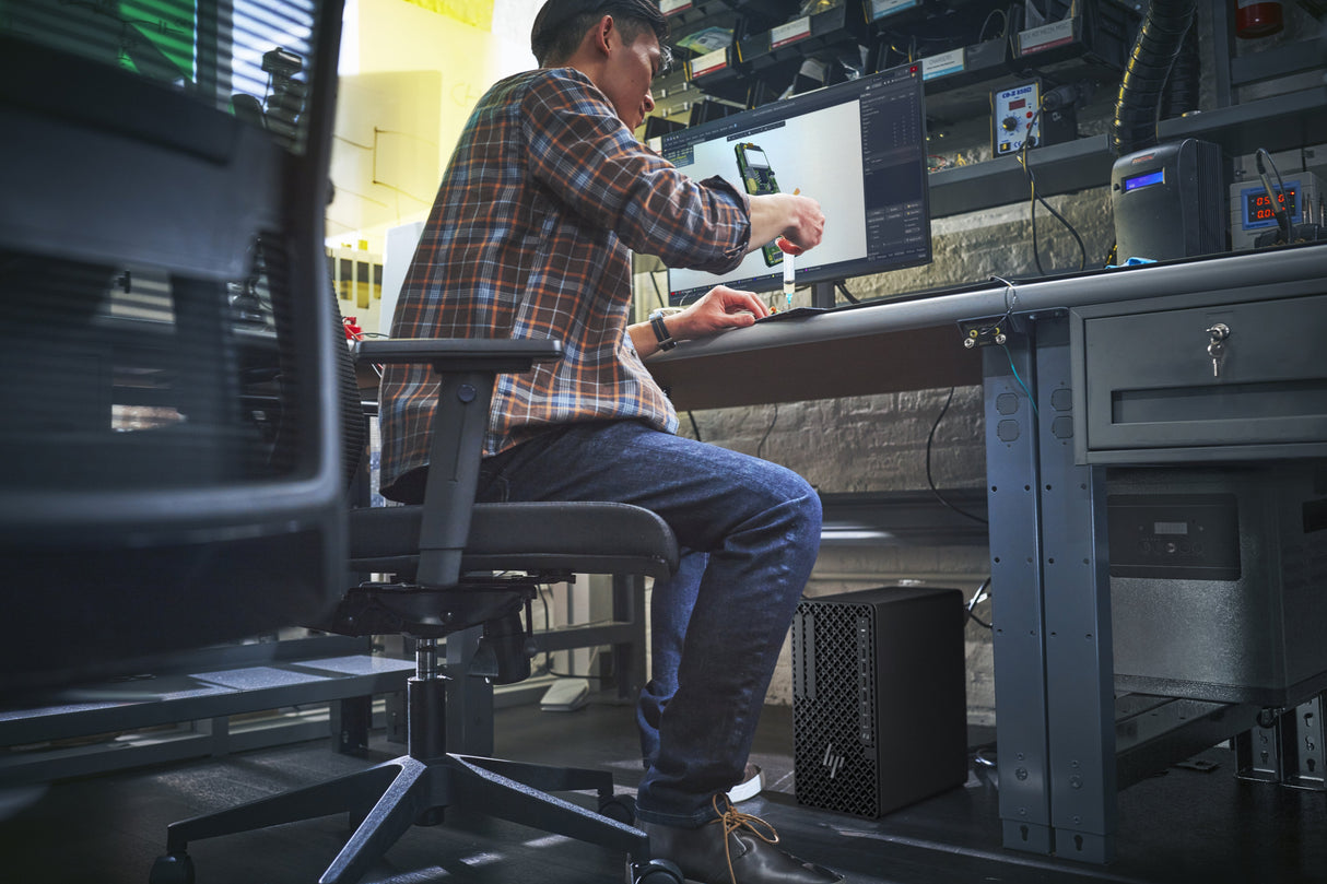 Pc Workstation Hp Z1 G1i Ultra 9 285 32 Gb Ssd 1 Tb Nvme Geforce Rtx 5060 Ti Gigabit Ethernet Ieee 802.11ax (Wi-Fi 6) Ieee 802.11be (Wi-Fi 7) Bluetooth 5.4 Win 11 Pro Monitor: Ninguno Teclado: Esp