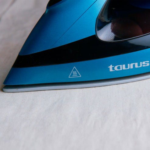 Centro De Planchado Taurus Sliding Perfect 2800