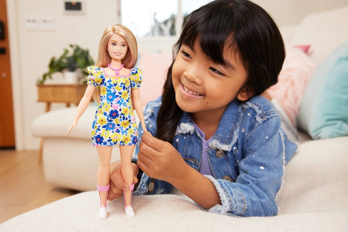 Mattel Barbie Fashionistas Muñeca Con Síndrome De Down En Un Vestido Floral