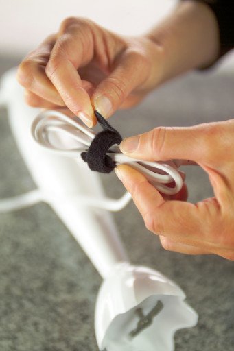 Tesa Organizador De Cables On & Off, 5m X 10mm, Negro