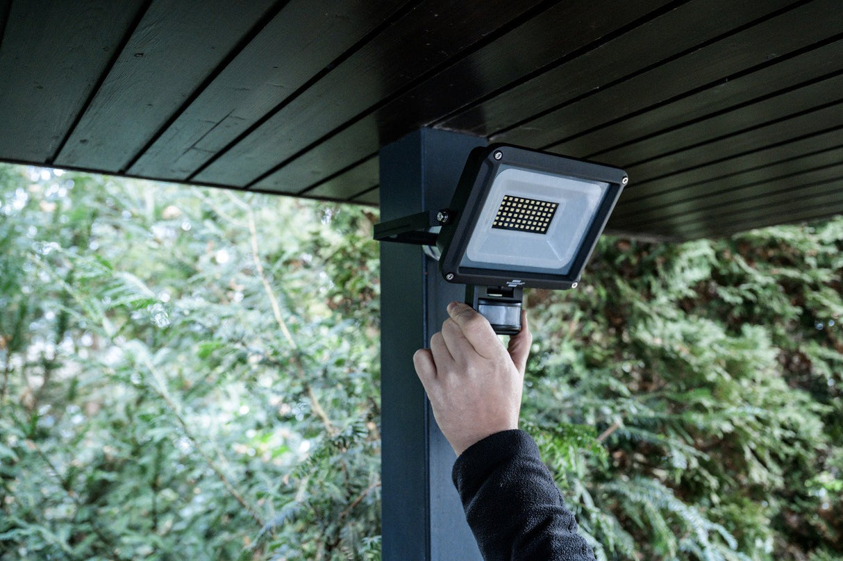 Brennenstuhl Foco Jaro 4060 P (Proyector Led De Pared Para Exteriores Ip65, 30w, 3450lm, 6500k, Con Detector De Movimiento Y Sensor Crepuscular), Black