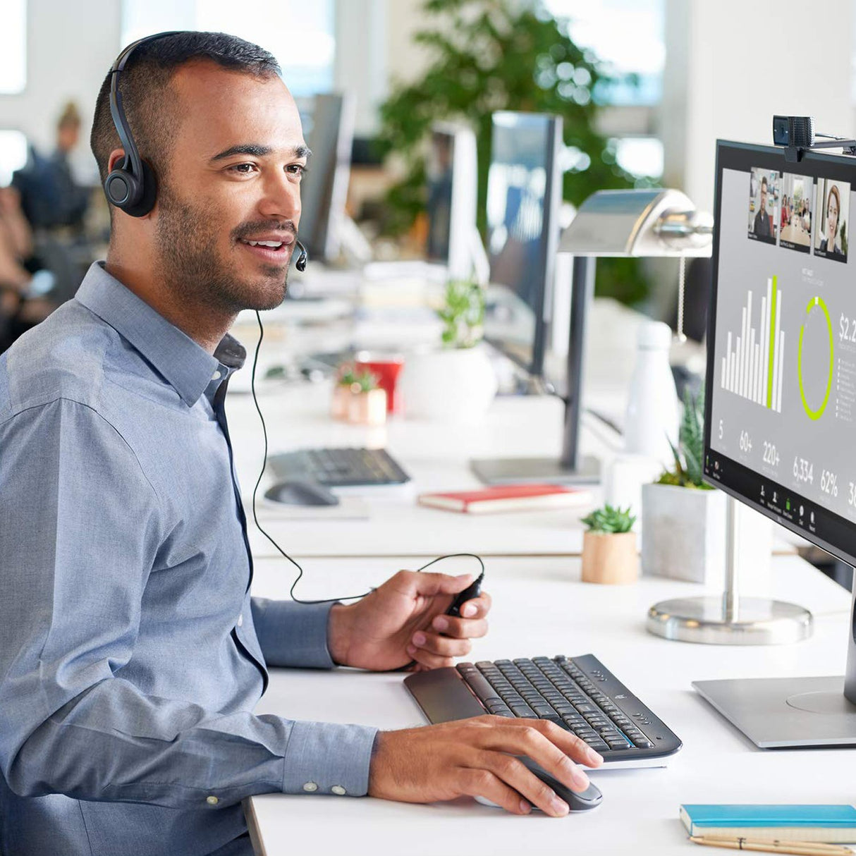 EAN 5099206061309 - Logitech 960-001055 cámara web 3 MP 1920 x 1080 Pixeles USB Negro imagen 12