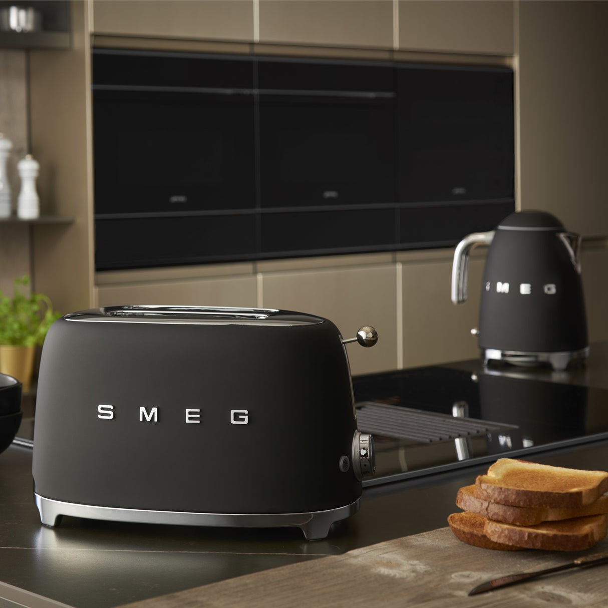 EAN 8017709290757 - Smeg TSF01BLMEU tostadora 6 2 rebanada(s) 950 W Negro imagen 17