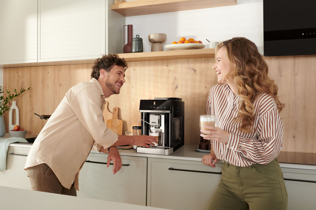 EAN 5906006954376 - Amica CM 7011 Elegance Totalmente automática Máquina espresso 1,8 L imagen 25