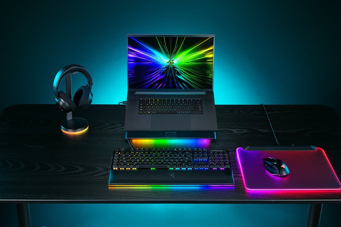 Razer Cooling Pad Rgb Inteligente De 14 A 18" Rc21-02300100-R3gw